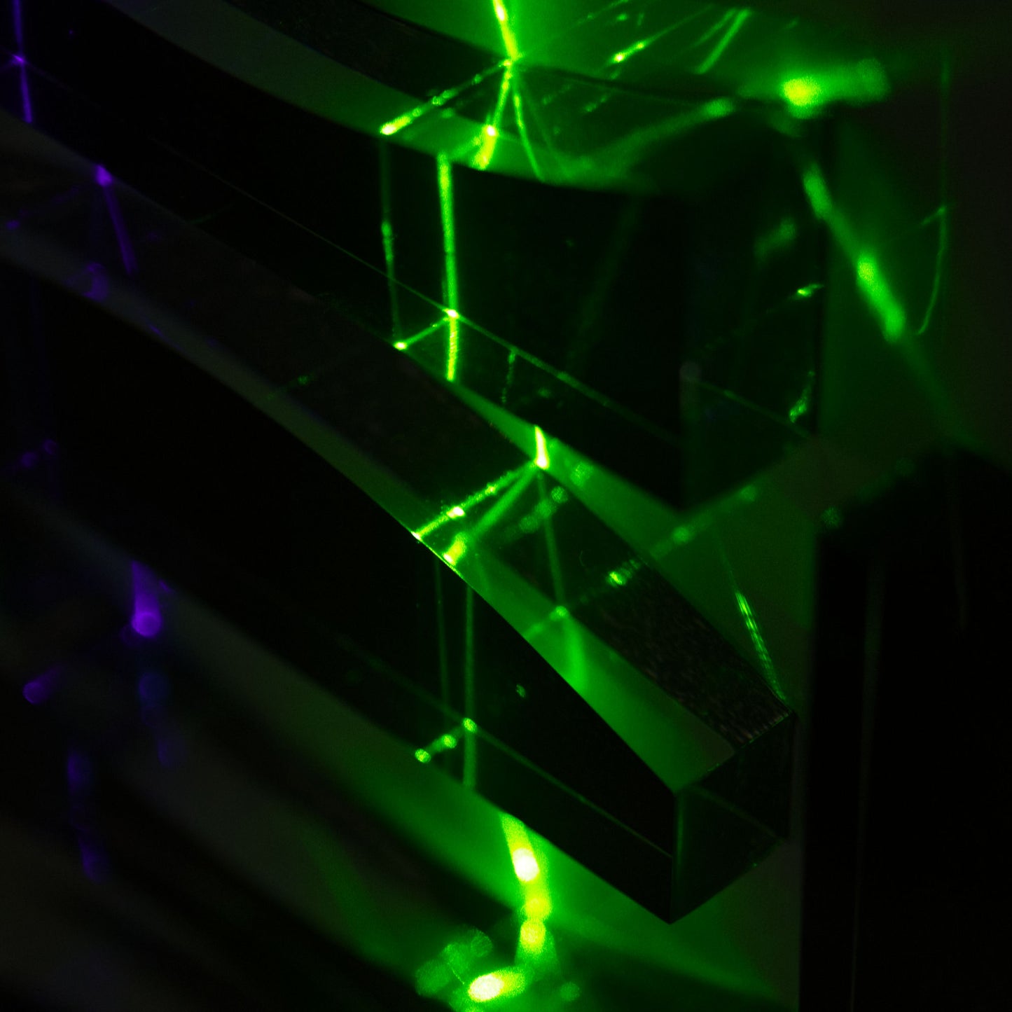 green and violet laser pointer refraction wavelength experiment through acrylic magnetic lenses to demonstrate focal distance with biconcave and biconvex prisms by Laser Classroom